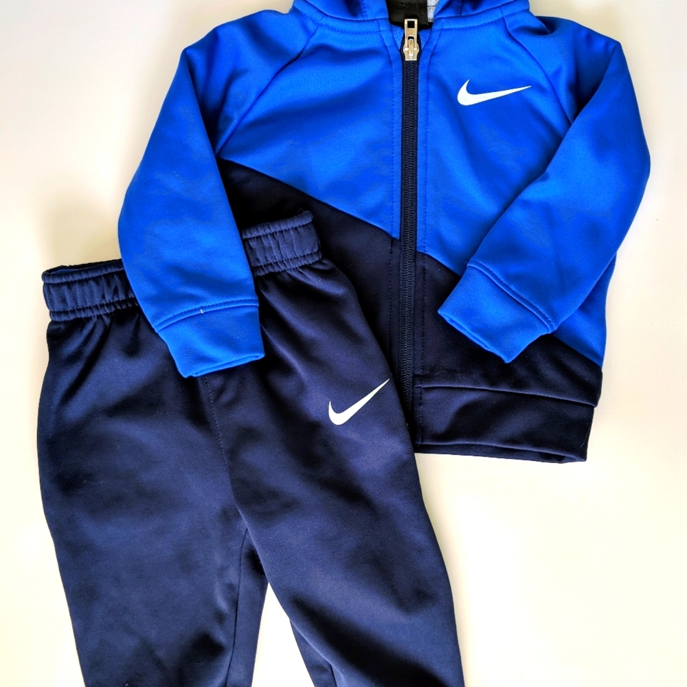 Nike hoodie and pants track suit